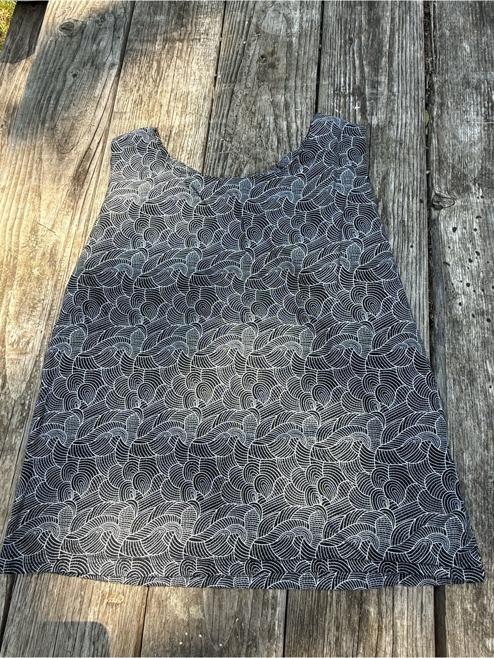 Women's Black & White Patterned Sleeveless Top